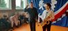 Kapelmistrz i orkiestrant preznetują instrument